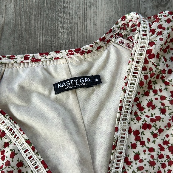 NASTY GAL LONGSLEEVE FLOWY FLORAL BLOUSE - Picture 2 of 13